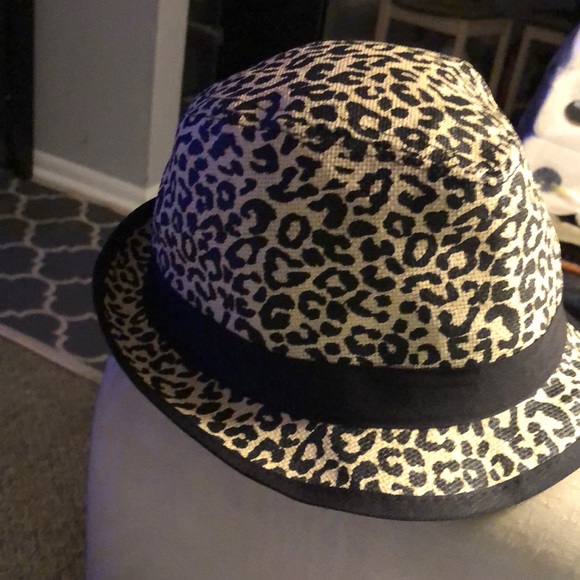 Black and beige hat - Picture 2 of 3